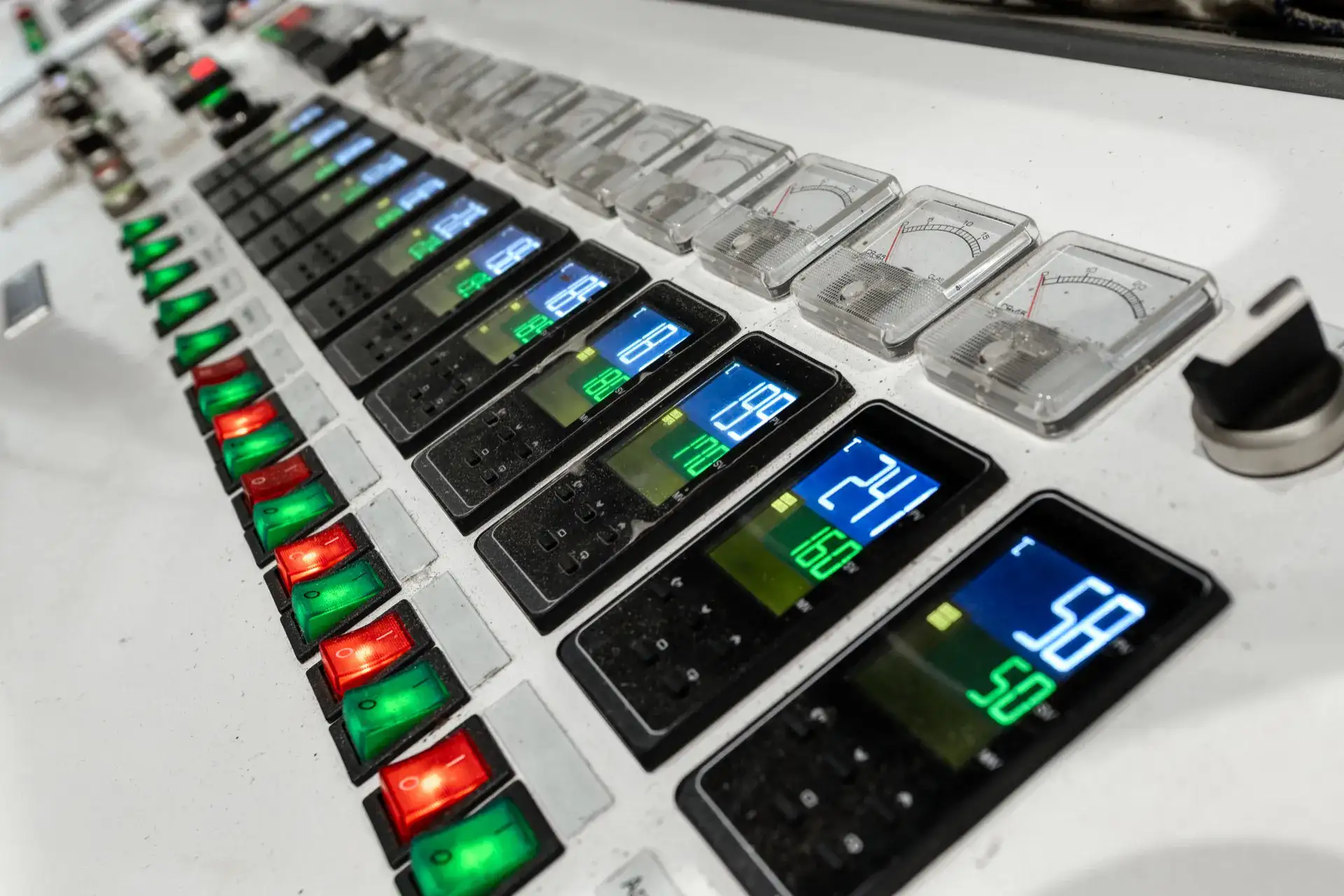 联合开发，快速响应，行业标杆